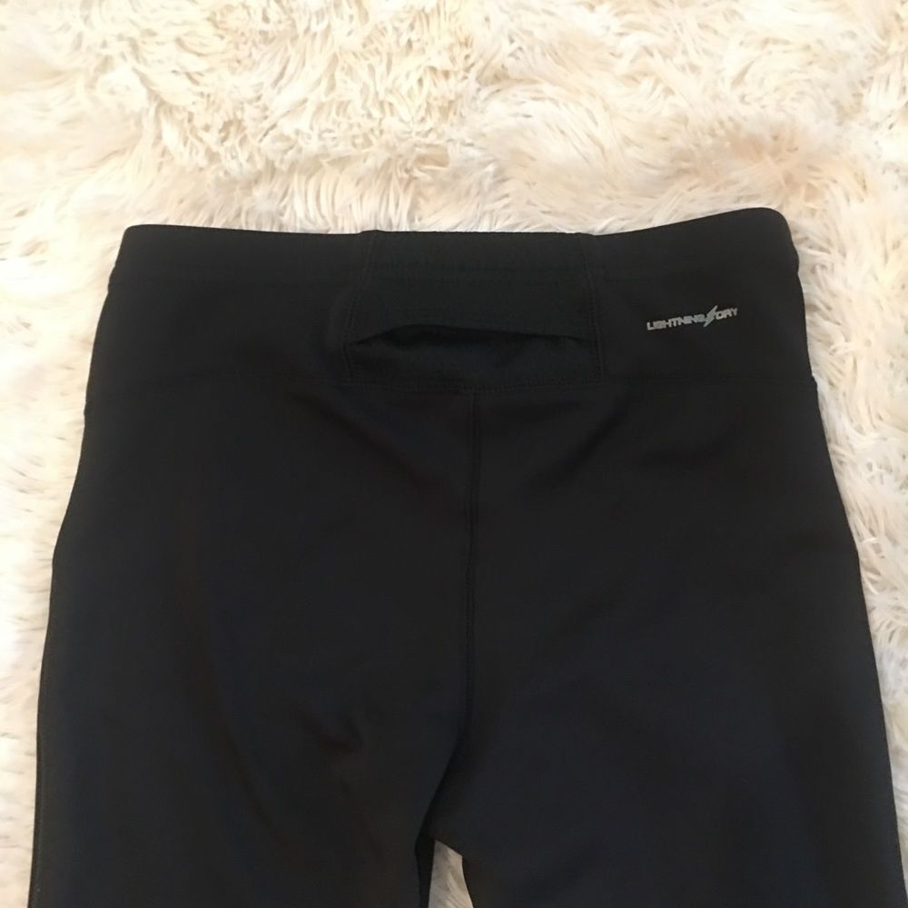 New Balance Black Lightening Dry Capri Leggings - Picture 13 of 16
